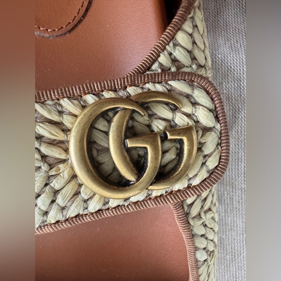 Gucci Tan and Brown Slide Sandals - Picture 10 of 10